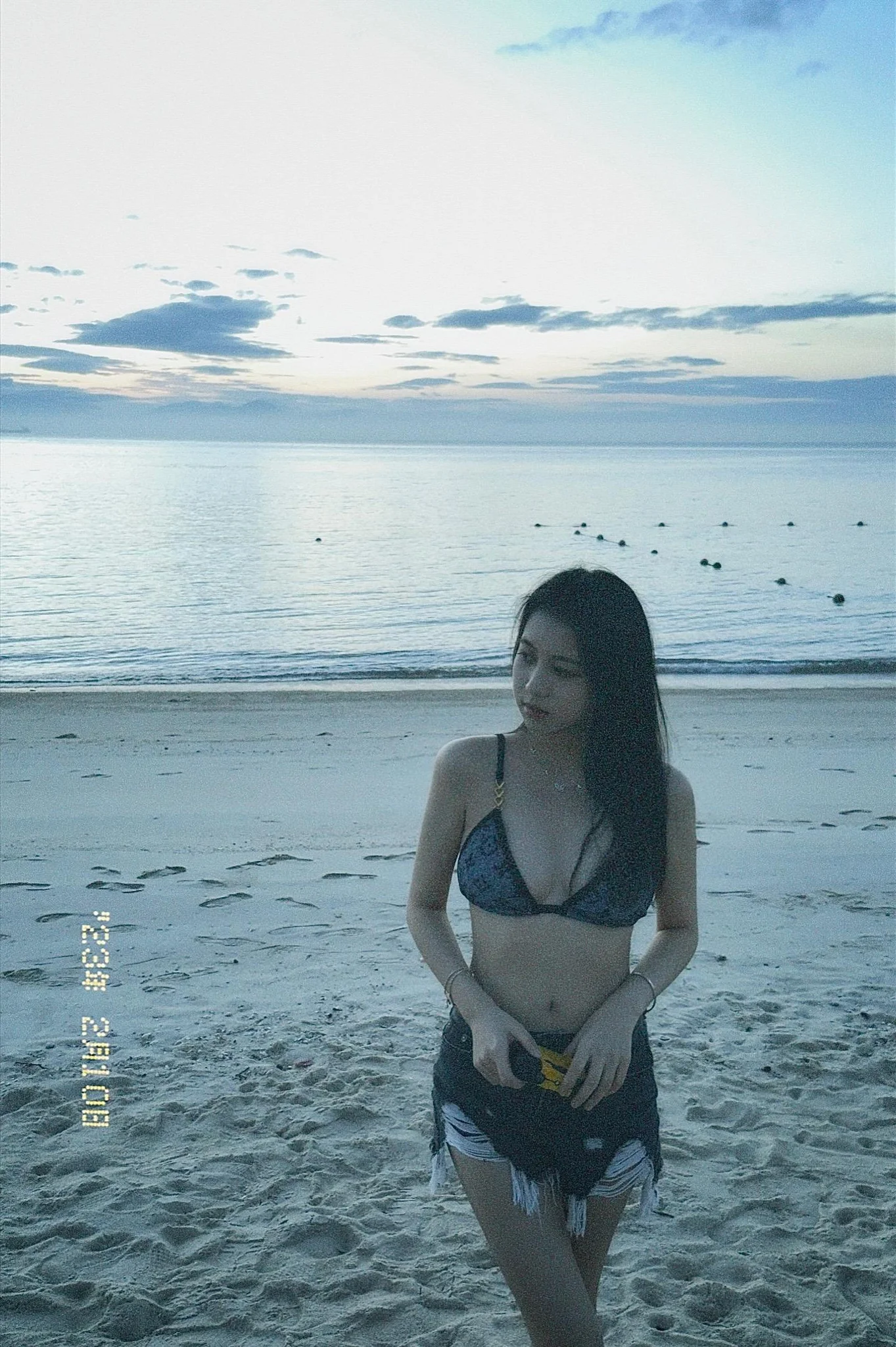 人生浪费指南：🥥🌴🌻。🌙‘旅行部分胶卷怎么会这样 快乐和烟火那么像。 · 4