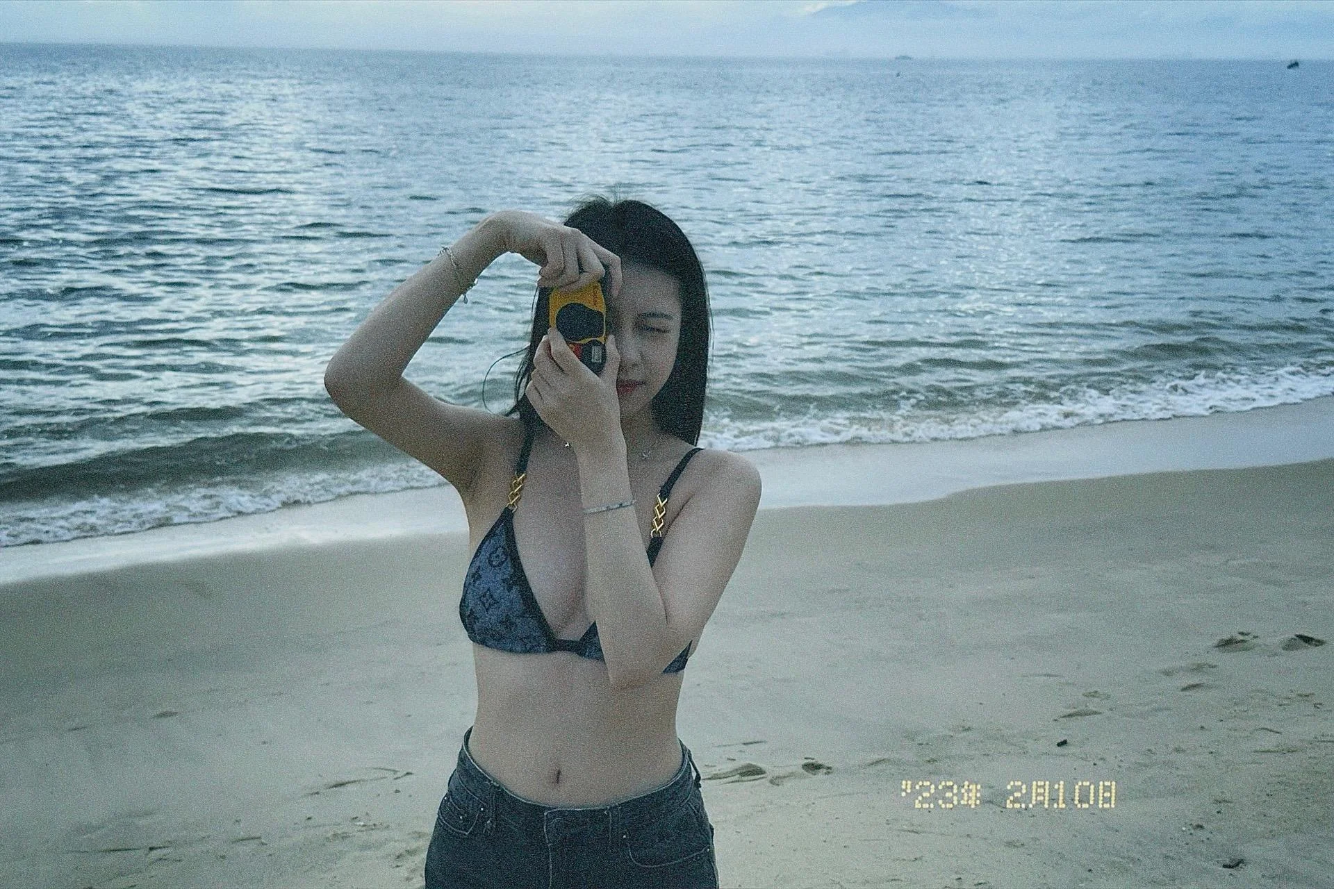 人生浪费指南：🥥🌴🌻。🌙‘旅行部分胶卷怎么会这样 快乐和烟火那么像。 · 2