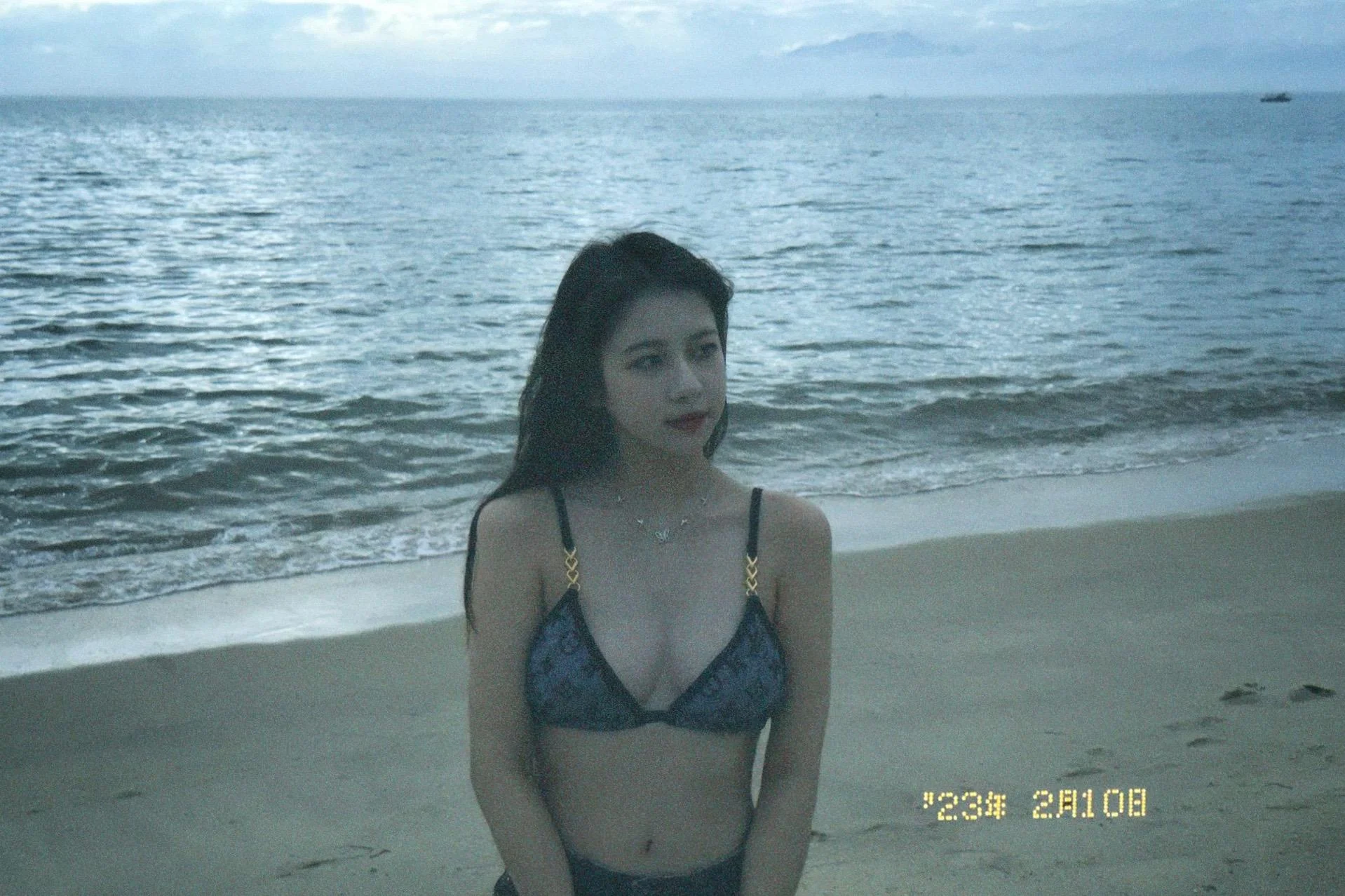 人生浪费指南：🥥🌴🌻。🌙‘旅行部分胶卷怎么会这样 快乐和烟火那么像。 · 1